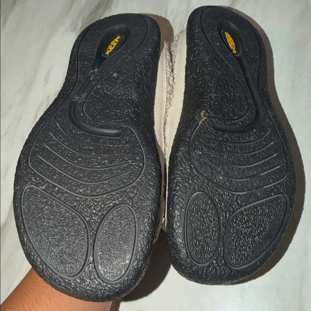 KEEN Women’s Howser III Teddy Fur Slip On Comfy Indoor Outdoor Slides Shoes NEW - Picture 7 of 8